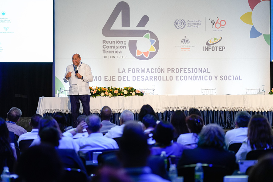 Avances y experiencias de la formación profesional en República Dominicana Rafael Santos Badía, Director General de INFOTEP